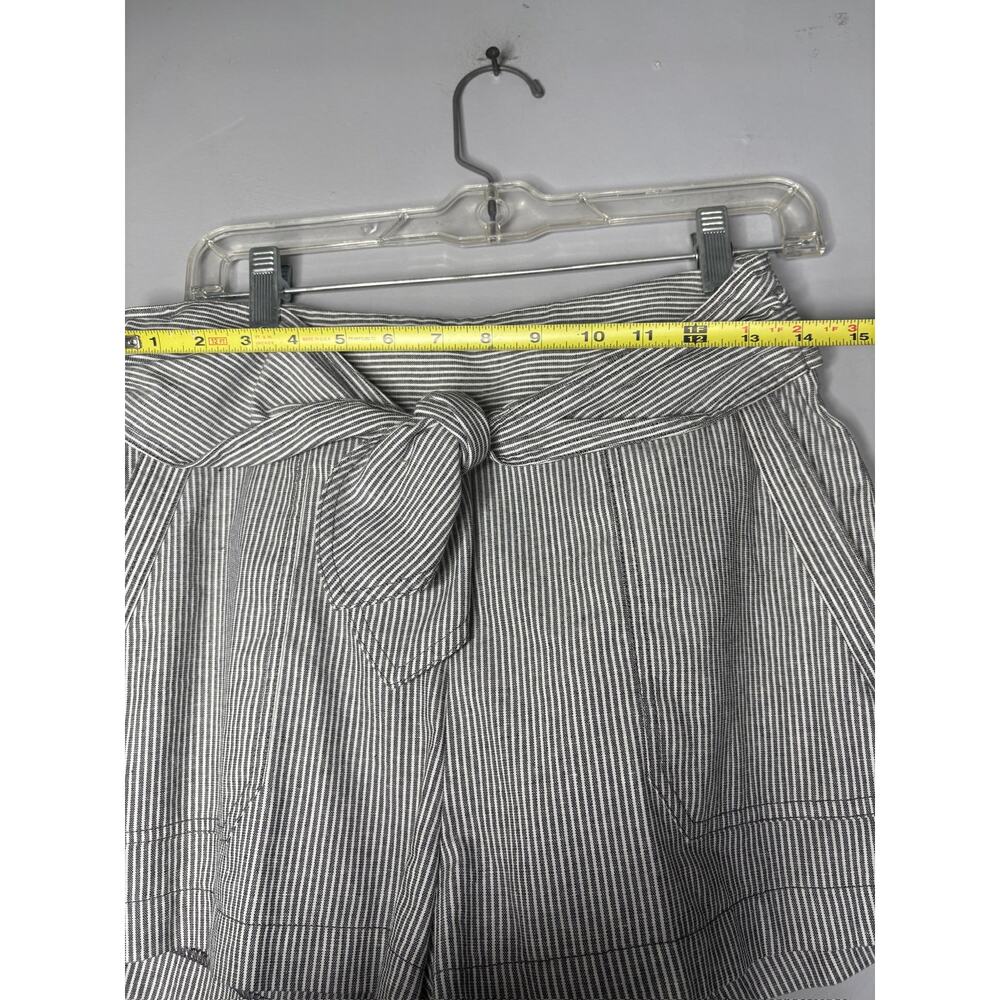 Saylor Women's Size Small Gray White Belted Mom Shorts Casual Lounge - Picture 4 of 4